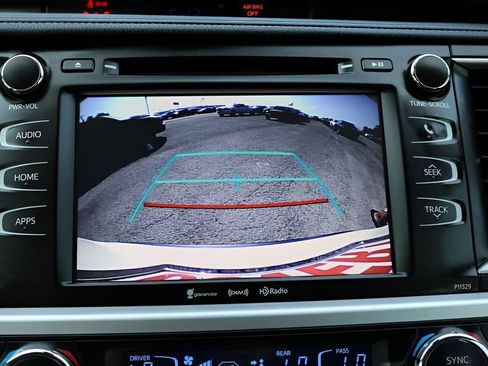 Used 2018 Toyota Highlander Plus FWD image 24
