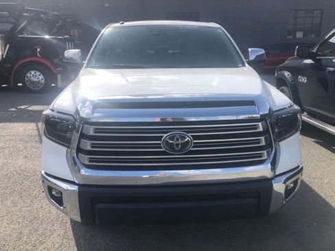 Used 2019 Toyota Tundra Limited w/ Limited Premium Package image 8