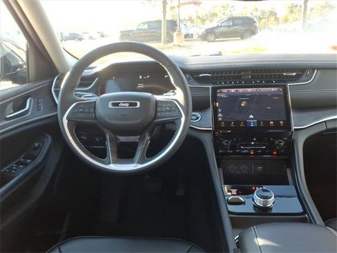 Certified 2024 Jeep Grand Cherokee Limited image 10