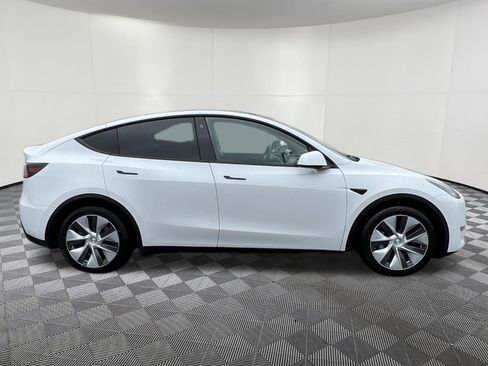 Used 2021 Tesla Model Y Long Range image 7