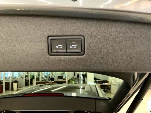 Used 2019 Volkswagen Tiguan SEL Premium image 36