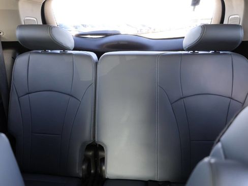 Used 2021 Buick Enclave Essence w/ Sound and Sites Package image 17