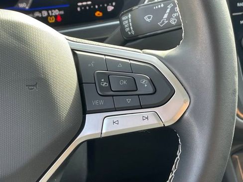 Used 2024 Volkswagen Tiguan SE w/ Panoramic Sunroof Package image 22