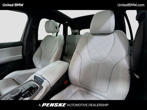 Used 2024 BMW X5 xDrive40i w/ M Sport Package image 5