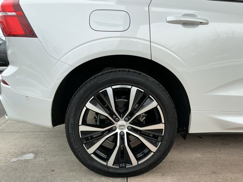 Used 2023 Volvo XC60 B5 Plus image 23