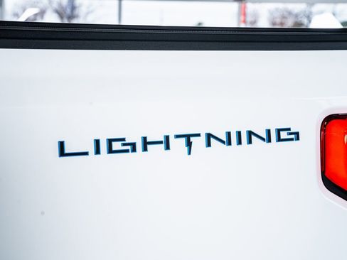 Used 2023 Ford F150 Lightning Platinum image 20