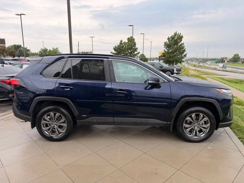 Used 2022 Toyota RAV4 XLE Premium AWD/4WD image 10