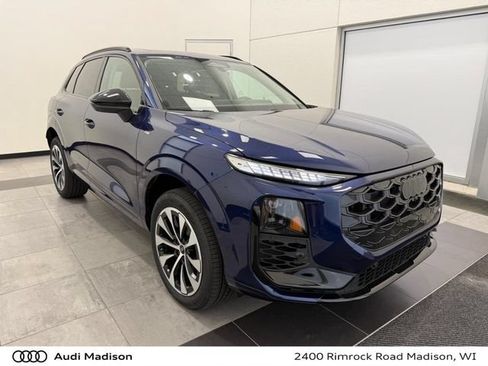 New 2026 Audi Q3 quattro 2.0T AWD/4WD image 1