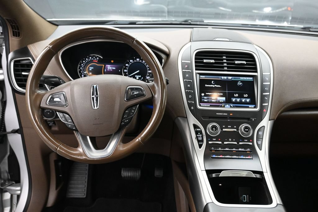Used 2016 Lincoln MKX Reserve w/ Technology Package AWD/4WD image 11