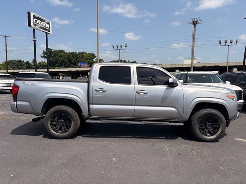 Used 2020 Toyota Tacoma SR w/ SR Convenience Package RWD image 9