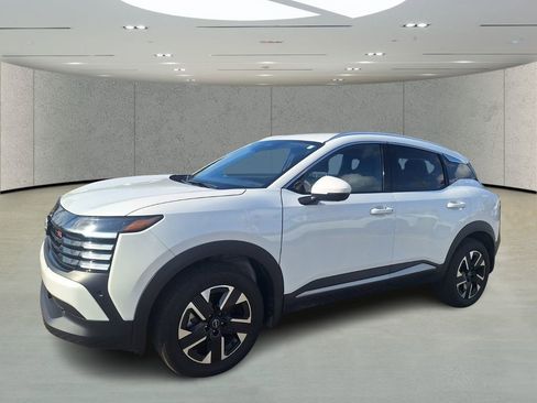 Used 2025 Nissan Kicks SR image 8