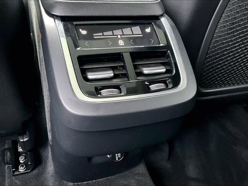 Used 2019 Volvo XC90 T5 Momentum image 32