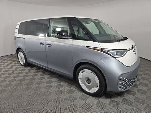 Used 2025 Volkswagen ID. Buzz 1st Edition RWD image 19
