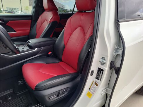 Used 2021 Toyota Highlander XSE FWD image 18