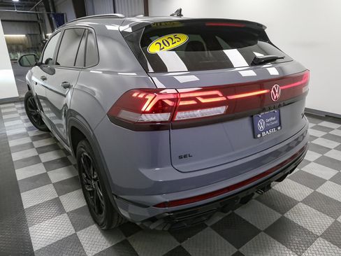 Used 2025 Volkswagen Atlas Cross Sport SEL R-Line image 12