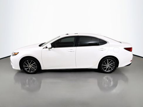 Used 2016 Lexus ES 350 350 w/ Premium Package w/Wood Trim image 4