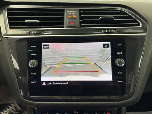 Used 2024 Volkswagen Tiguan SE AWD/4WD image 9