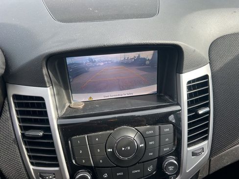 Used 2015 Chevrolet Cruze LT image 11