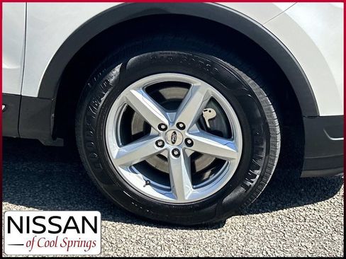 Used 2018 Ford Explorer XLT FWD image 9