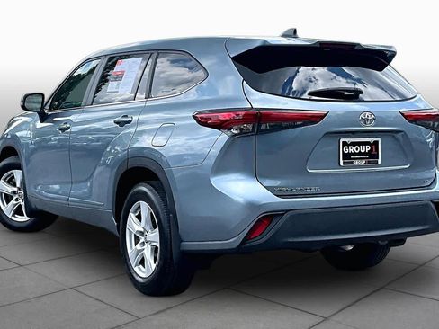 Used 2023 Toyota Highlander LE FWD image 12