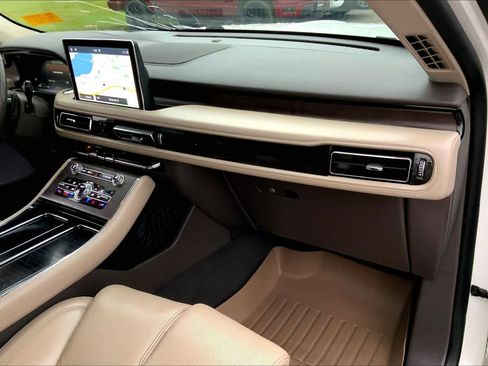 Used 2020 Lincoln Aviator Reserve w/ Equipment Group 202A AWD/4WD image 16