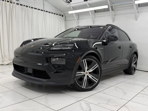 Certified 2025 Porsche Macan 4 Electric image 7