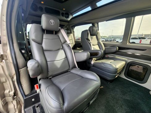 Used 2020 Chevrolet Express 2500 w/ Enhanced Convenience Package RWD image 47