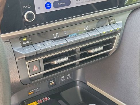Used 2025 Toyota Camry LE FWD image 27