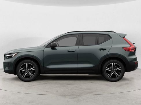 New 2026 Volvo XC40 B5 Core w/ Climate Package image 2