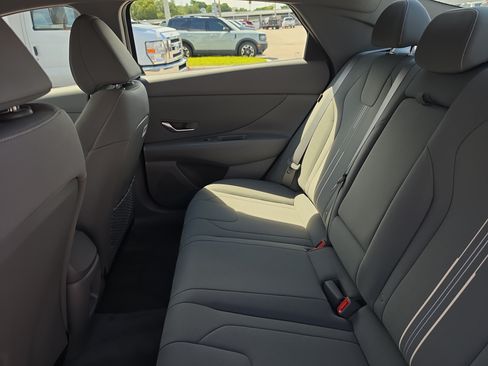 Used 2024 Hyundai Elantra SEL w/ Convenience Package FWD image 10