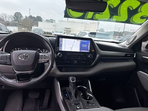 Used 2021 Toyota Highlander Limited image 20