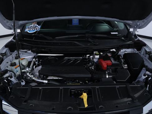 Used 2024 Nissan Rogue SV image 34