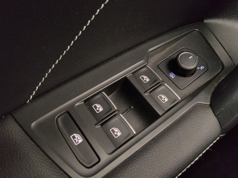 Used 2023 Volkswagen Tiguan SE AWD/4WD image 27