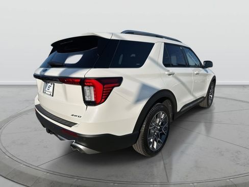 Used 2025 Ford Explorer Platinum w/ Ultimate Package image 8