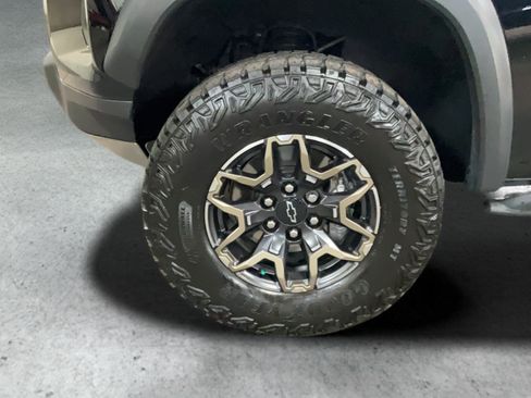 Certified 2024 Chevrolet Colorado ZR2 w/ ZR2 Convenience Package III AWD/4WD image 23