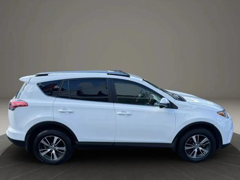 Used 2018 Toyota RAV4 XLE AWD/4WD image 6