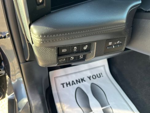 Used 2022 Toyota Avalon Touring image 10