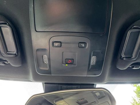 Used 2025 Toyota Camry SE FWD image 19