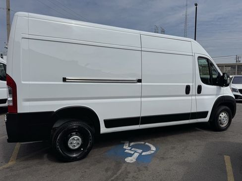 Used 2024 RAM ProMaster 2500 w/ Convenience Group FWD image 4