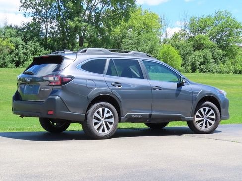 Used 2024 Subaru Outback Premium AWD/4WD image 3