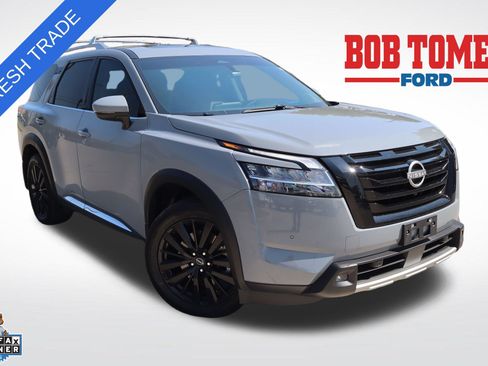 Used 2024 Nissan Pathfinder Platinum w/ Lighting Package (N92) AWD/4WD image 1