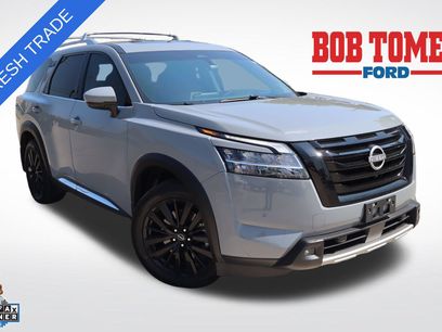 Used 2024 Nissan Pathfinder Platinum w/ Lighting Package (N92)