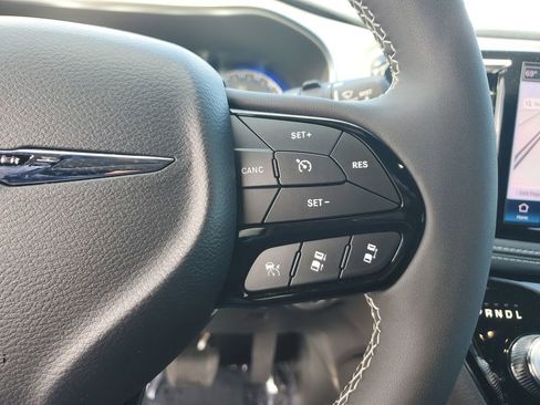 Used 2024 Chrysler Pacifica Limited w/ S Appearance Package FWD image 25