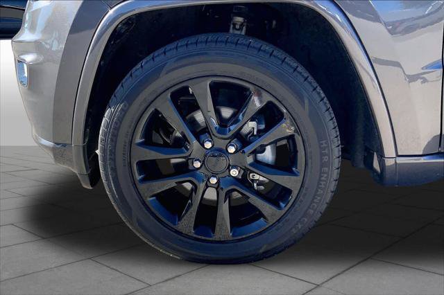 Certified 2018 Jeep Grand Cherokee Altitude AWD/4WD image 11
