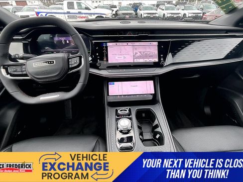 Used 2025 Jeep Wagoneer S Limited image 12