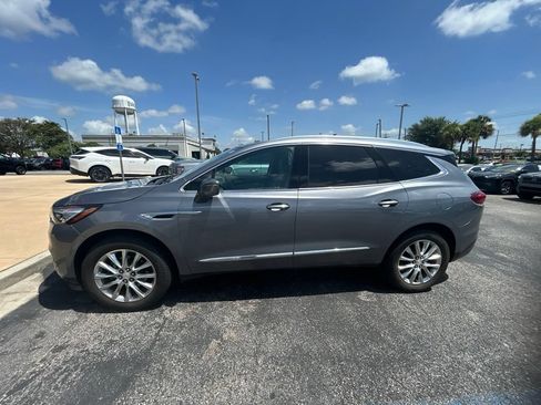 Used 2018 Buick Enclave Essence w/ Trailering Package AWD/4WD image 2