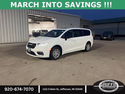 New 2026 Chrysler Pacifica Select