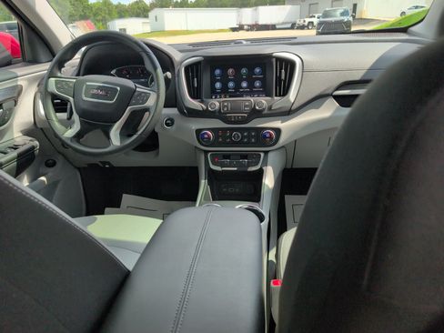 Used 2024 GMC Terrain SLE w/ Driver Convenience Package FWD image 16