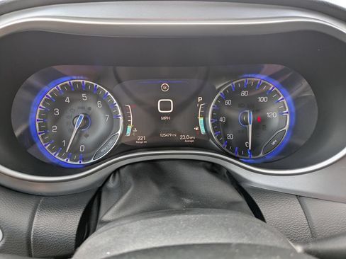 Used 2020 Chrysler Pacifica Touring-L Plus FWD image 27