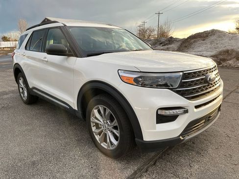 Used 2023 Ford Explorer XLT w/ Equipment Group 202A image 7
